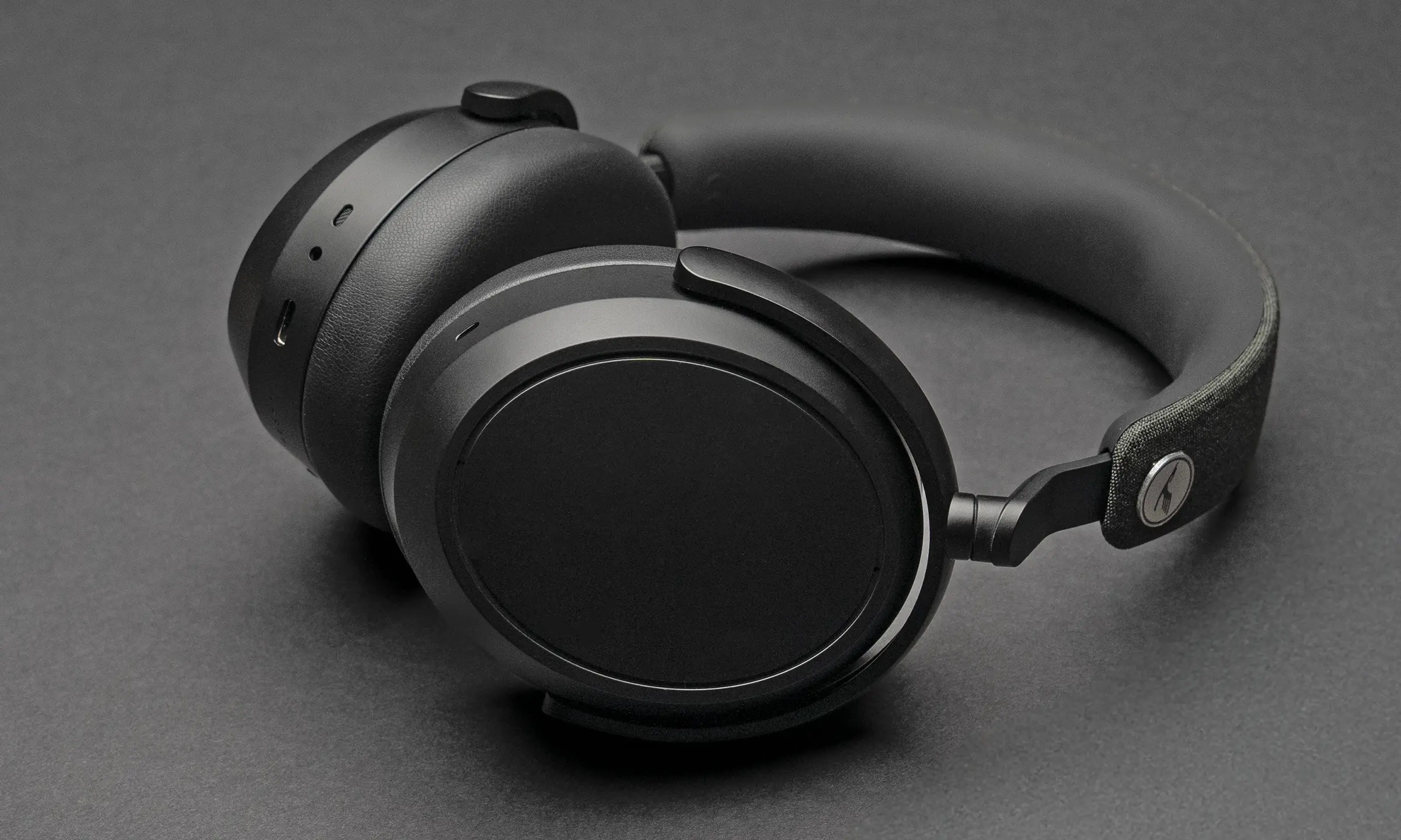 Sennheiser Lufthansa Edition MOMENTUM 4 Wireless Bluetooth® 5.2