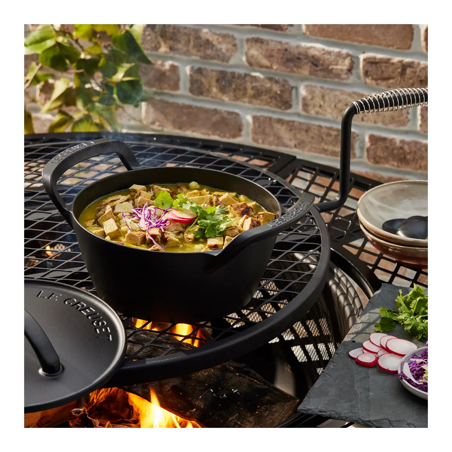 Le Creuset BBQ Outdoor Round Skillet, 25 cm, Black - Worldshop