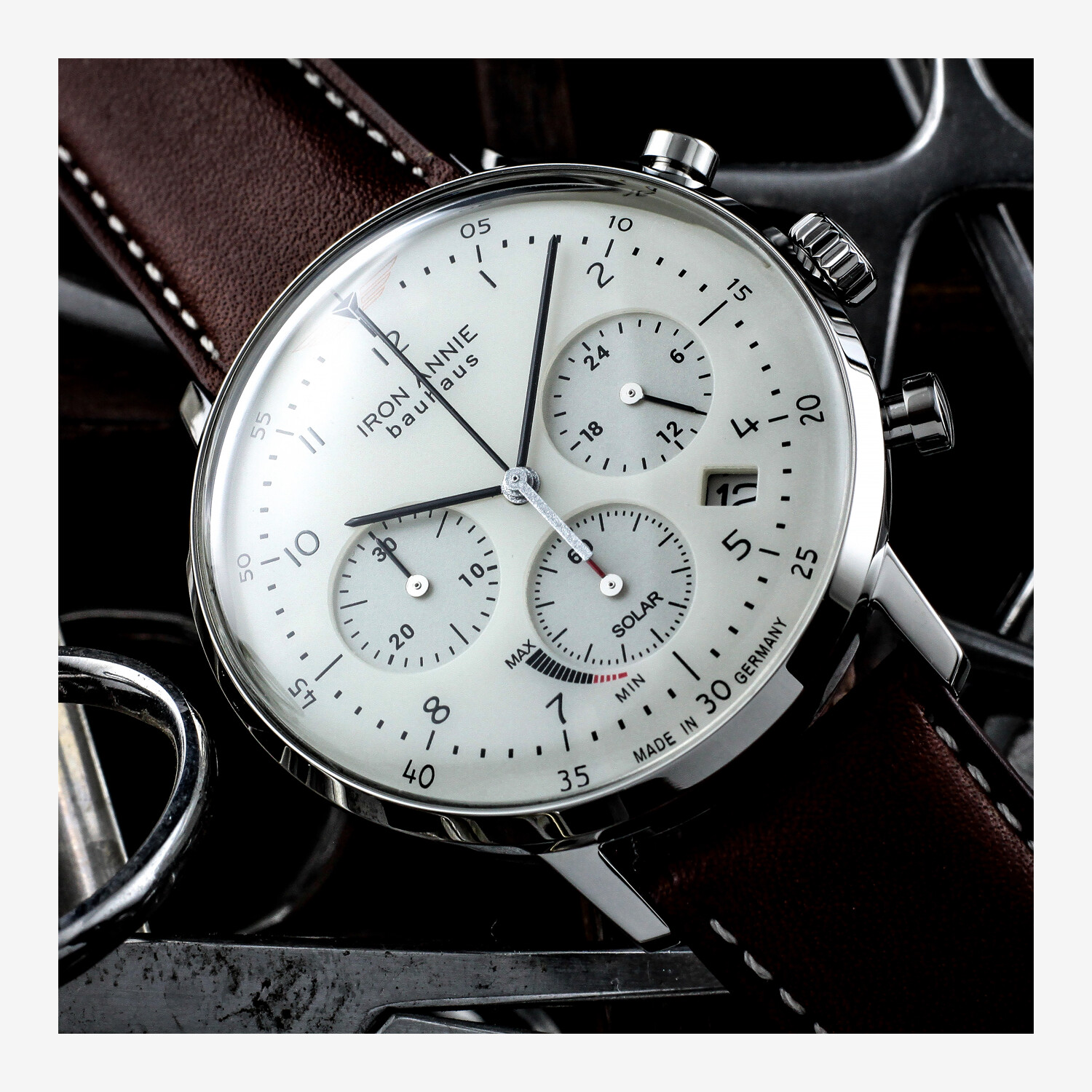 Iron Annie Bauhaus 5086-5 Chronograph, Beige/Silver-coloured - Worldshop | Solaruhren